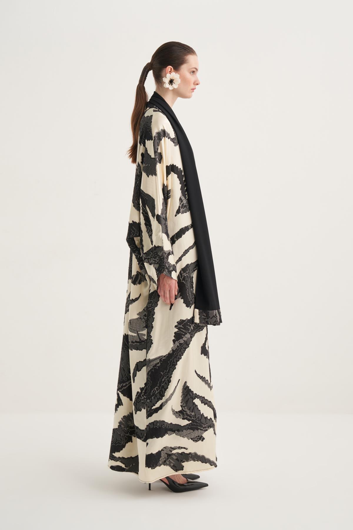 LARA VISCOSE ABAYA -CREAM