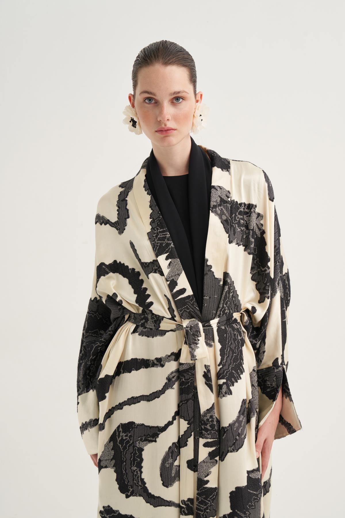 LARA VISCOSE ABAYA -CREAM