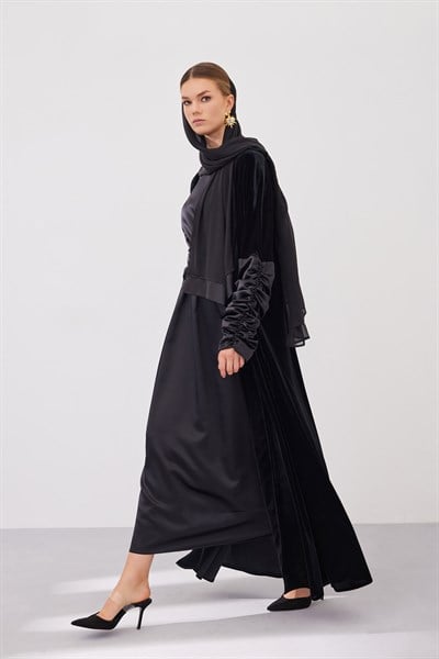Feiruz Velvet Abaya- Black
