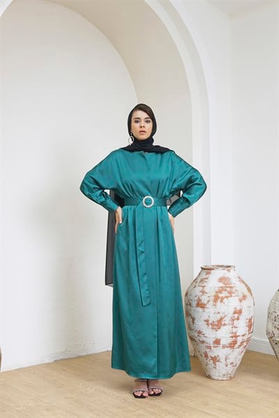 KRİSTAL TAŞ KEMERLİ SATEN ABAYA - YEŞİL