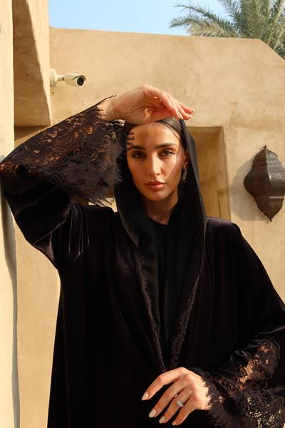 VELVET LACE ABAYA BLACK