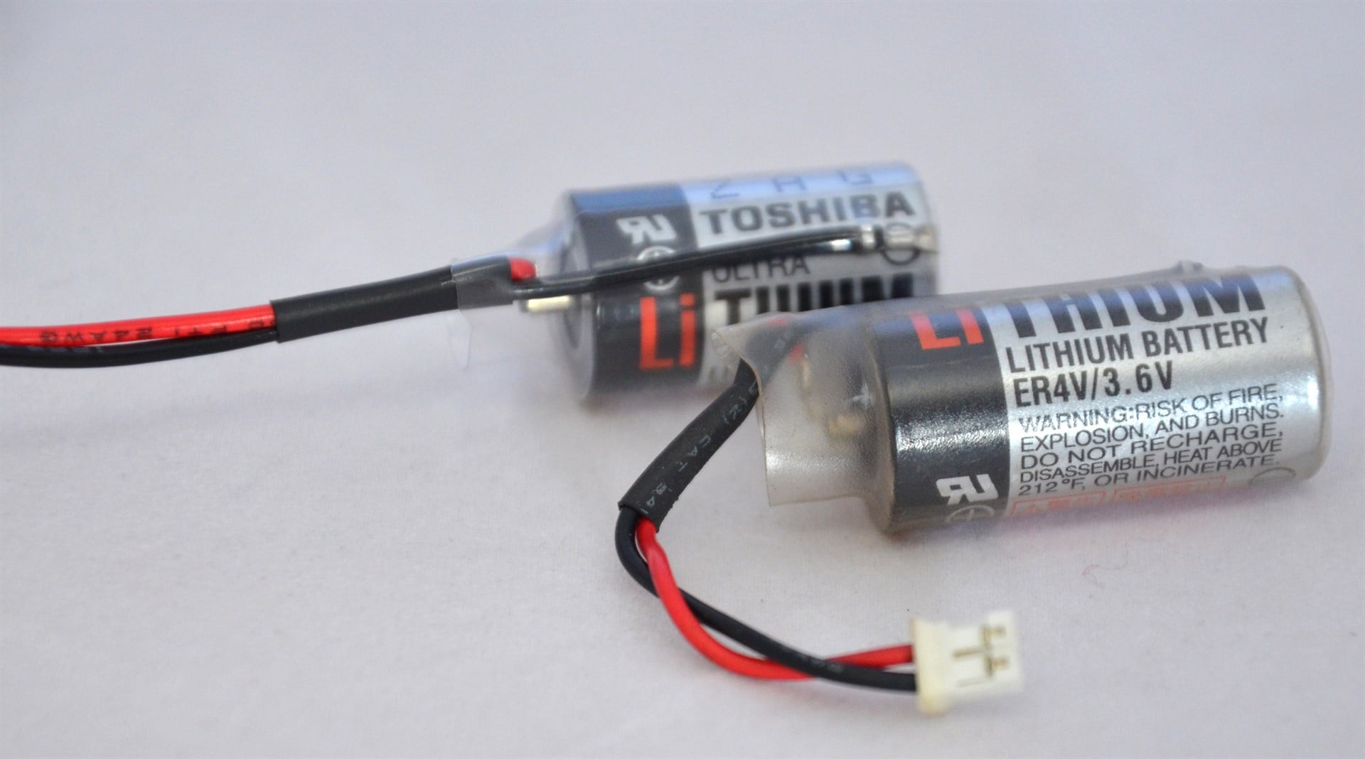 TOSHIBA ER-4 V LITHIUM BATTERY WHITE PLUG