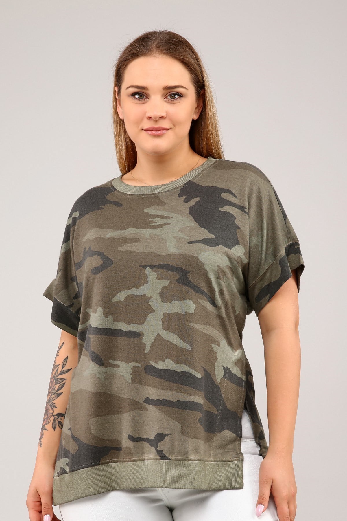 Büyük Beden Kamuflaj Desen Yırtmaçlı Parça Boya Yıkamalı Mevsimlik Tshirt-HAKİ