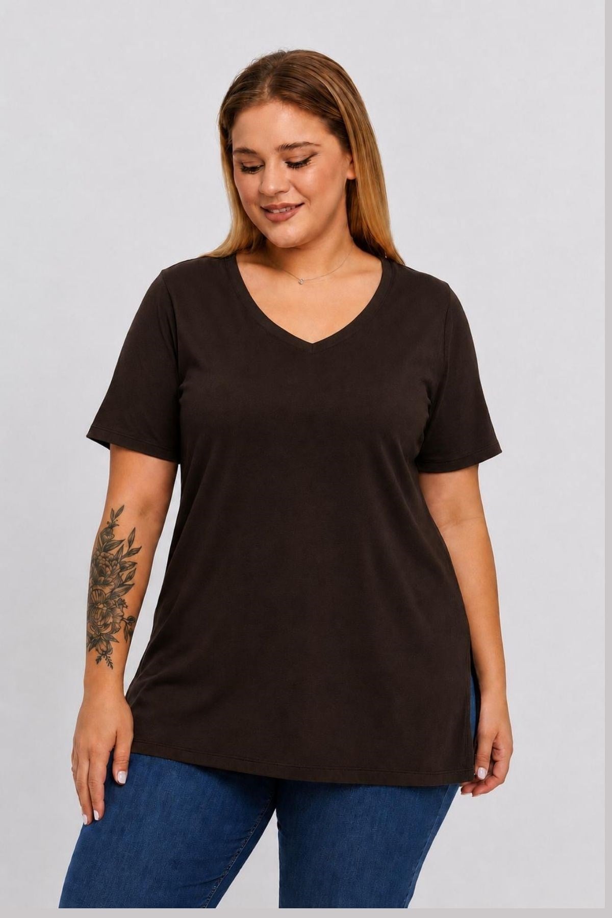 Büyük Beden V Yaka Yırtmaçlı Pamuk Basic Tshirt-KAHVE