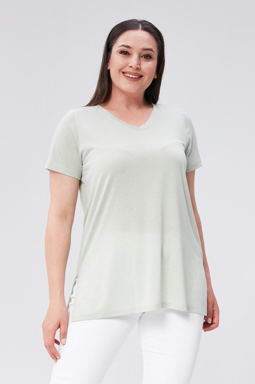Büyük Beden V Yaka Yırtmaçlı Pamuk Basic Tshirt-NİL YEŞİLİ