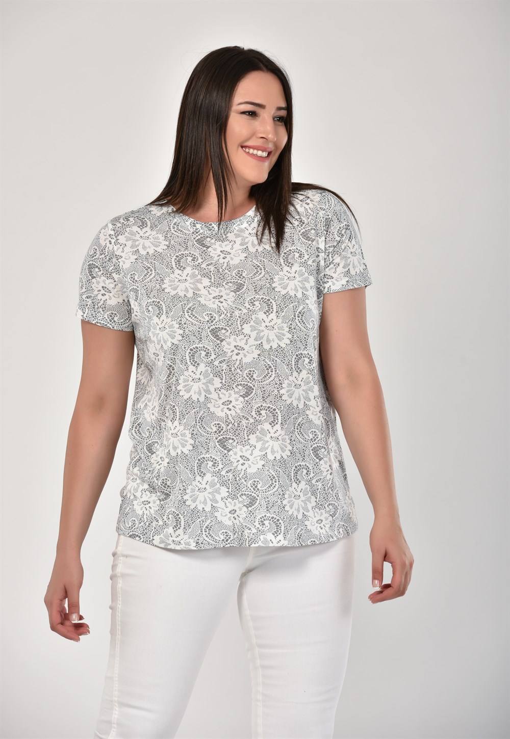 Gri Karışık Çiçek Desen Kısa Kol Basic Tshirt. EKRU