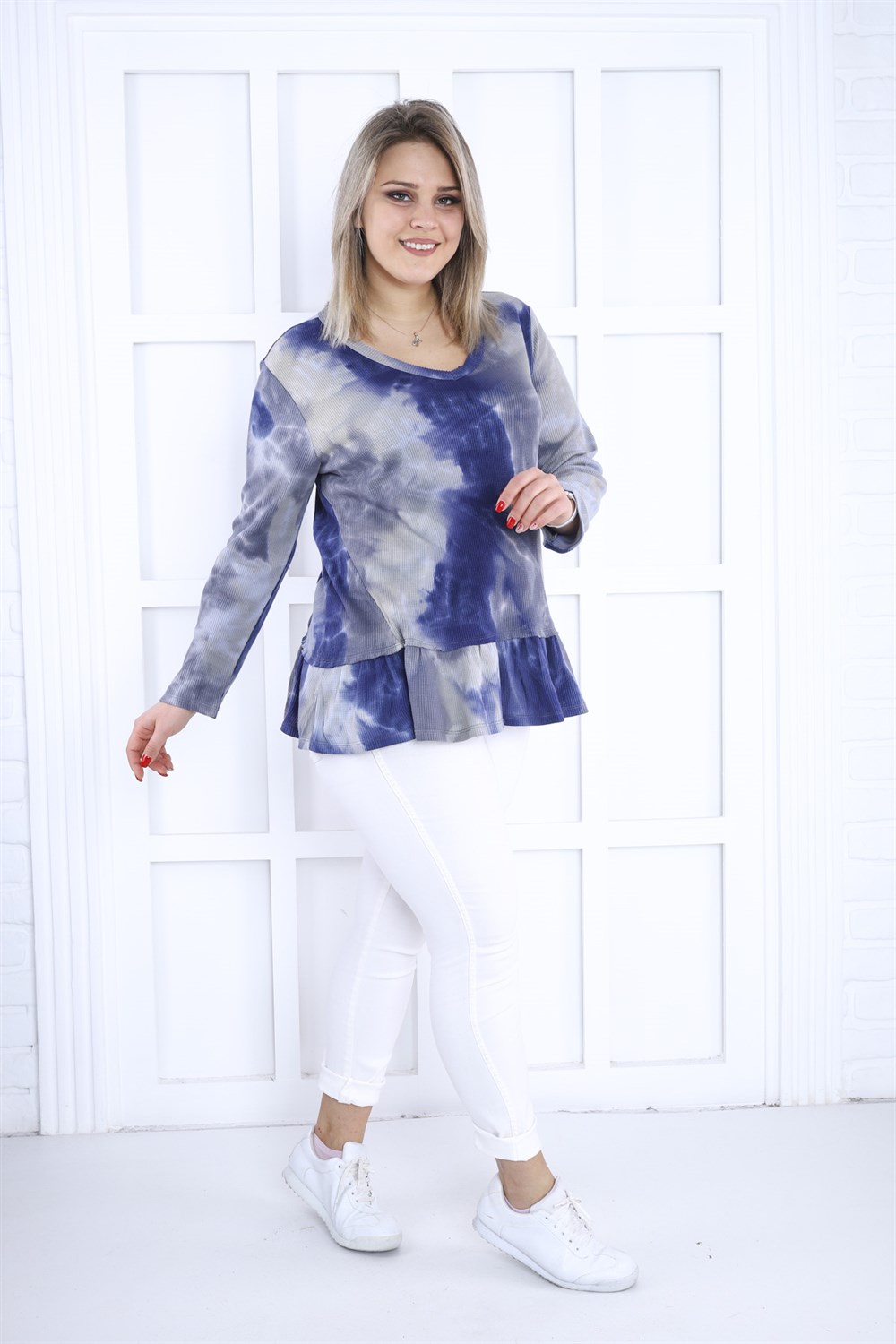 V Yaka Eteği Fırfırlı Batik Bluz-MAVİ BEJ