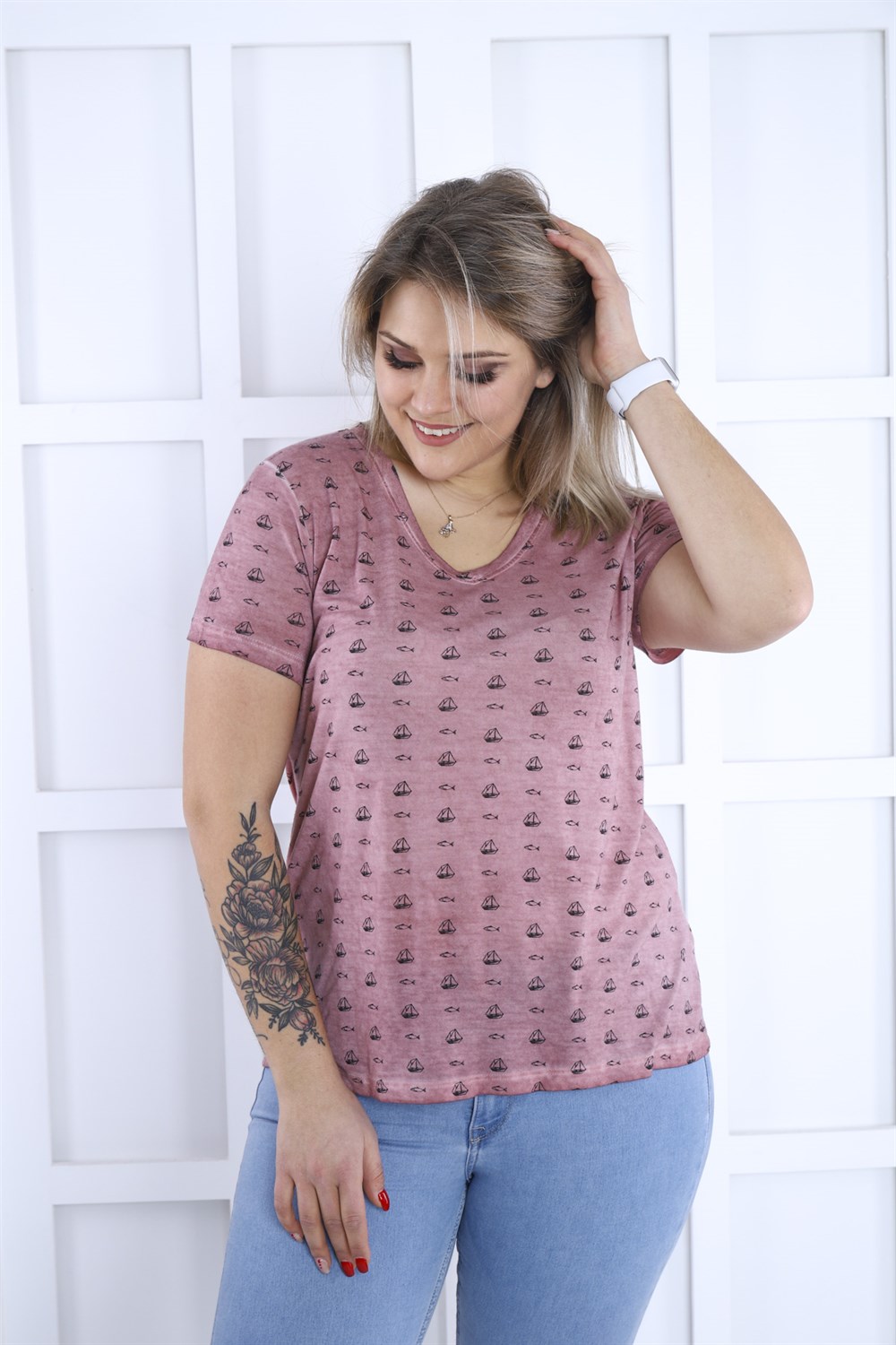 V Yaka Sandal Ve Gemi Baskılı Basic Tshirt-PEMBE