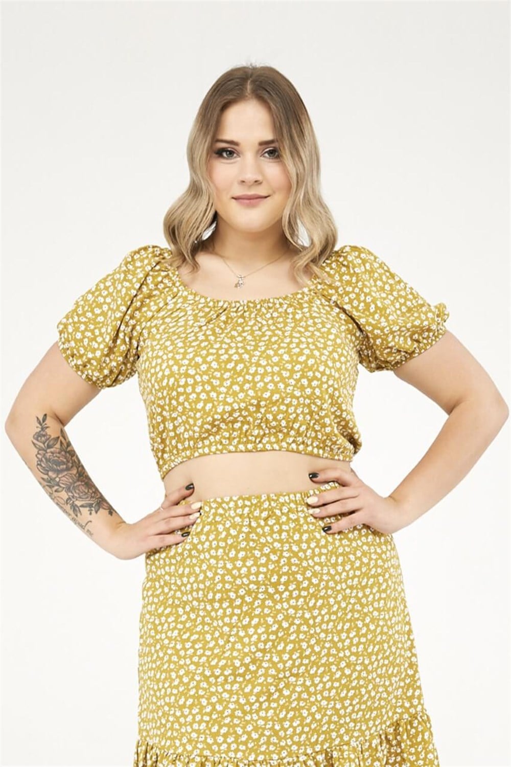 Yaka Ve Etek Ucu Lastik Detaylı Crop Bluz-SARI