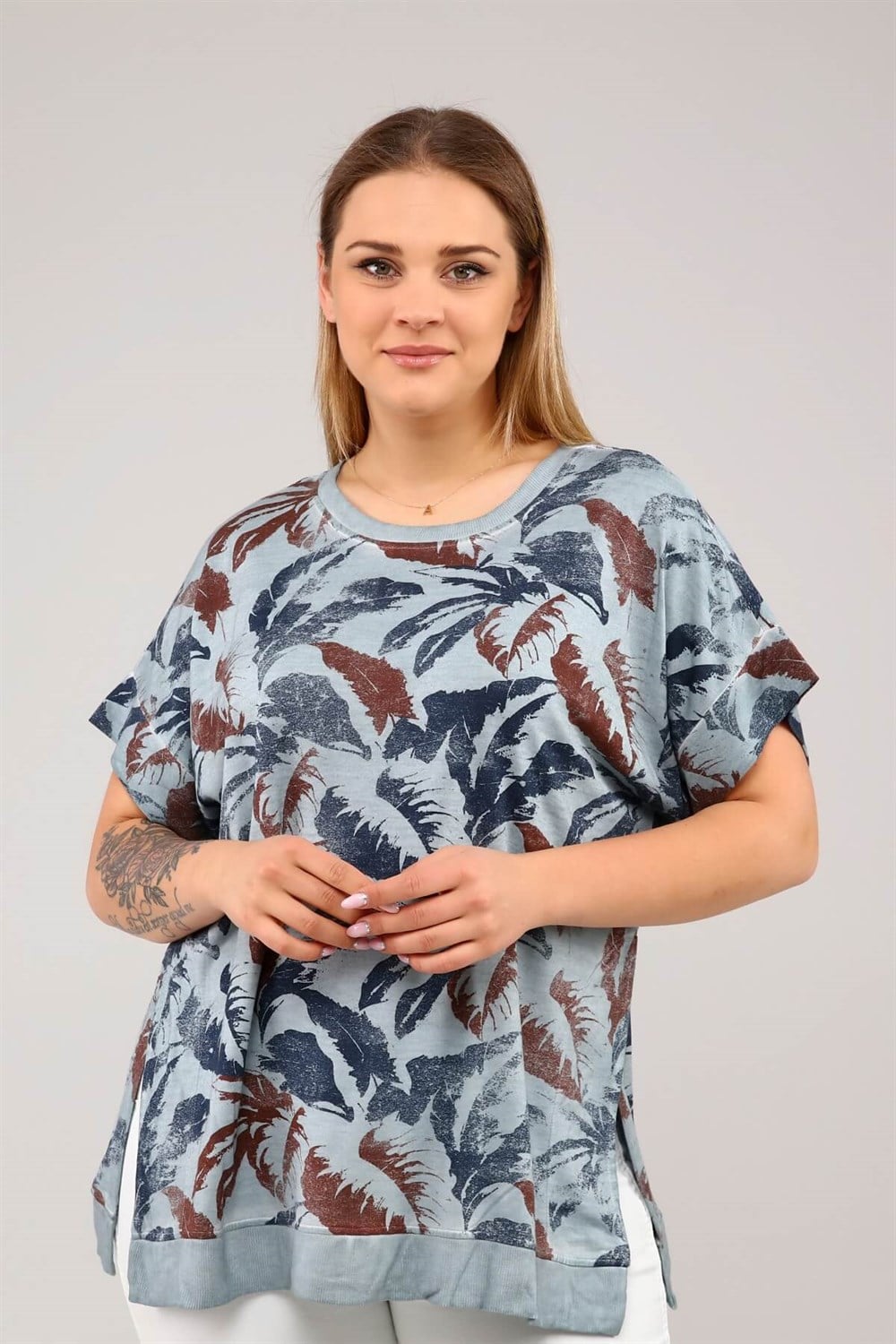 Yaprak Desenli Yanları Yırtmaçlı Yağ Yıkama Kısa Kol Tshirt-AÇIK MAVİ