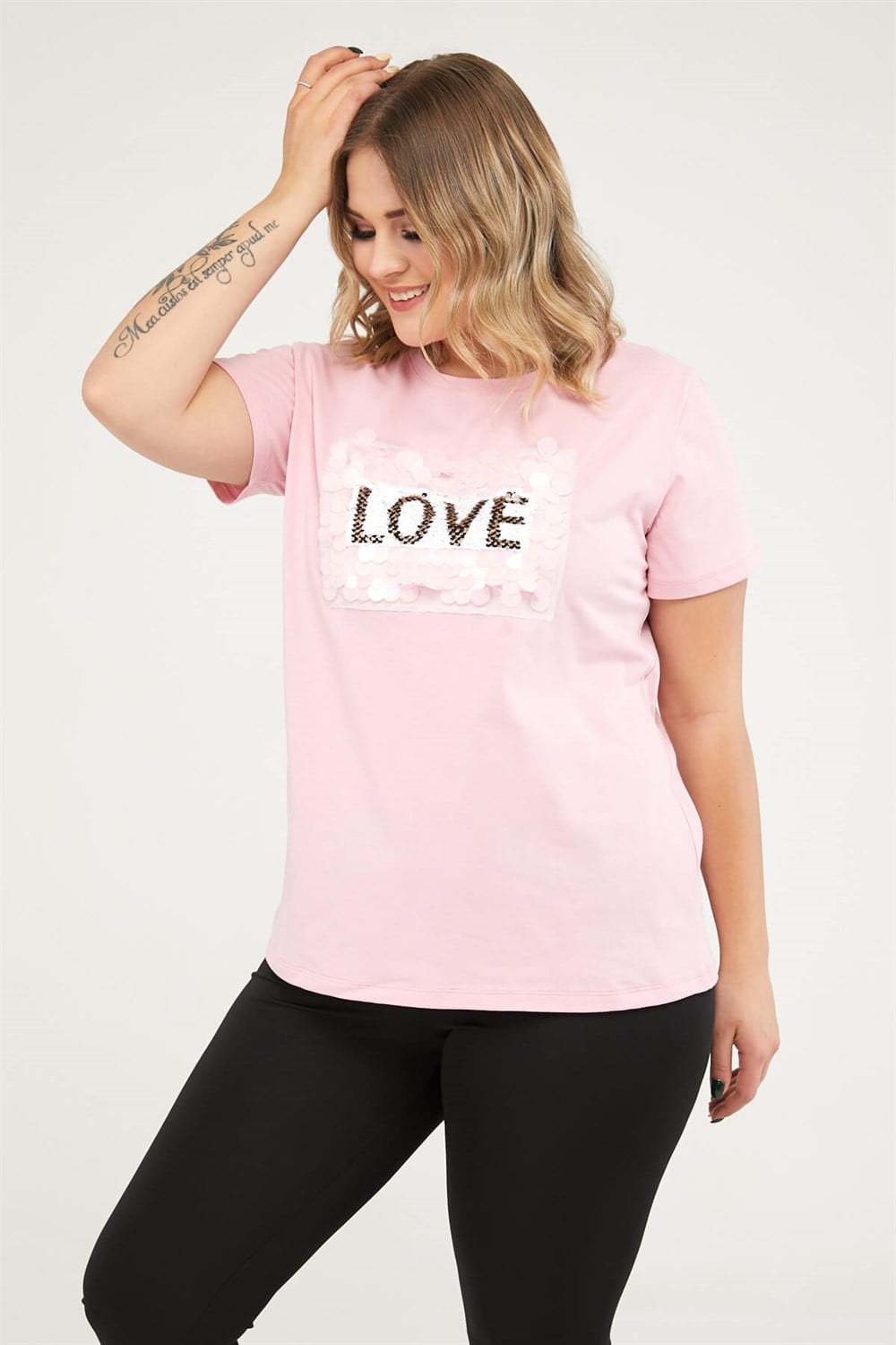 Yuvarlak Yaka Önü Love Nakışlı Tshirt-PEMBE