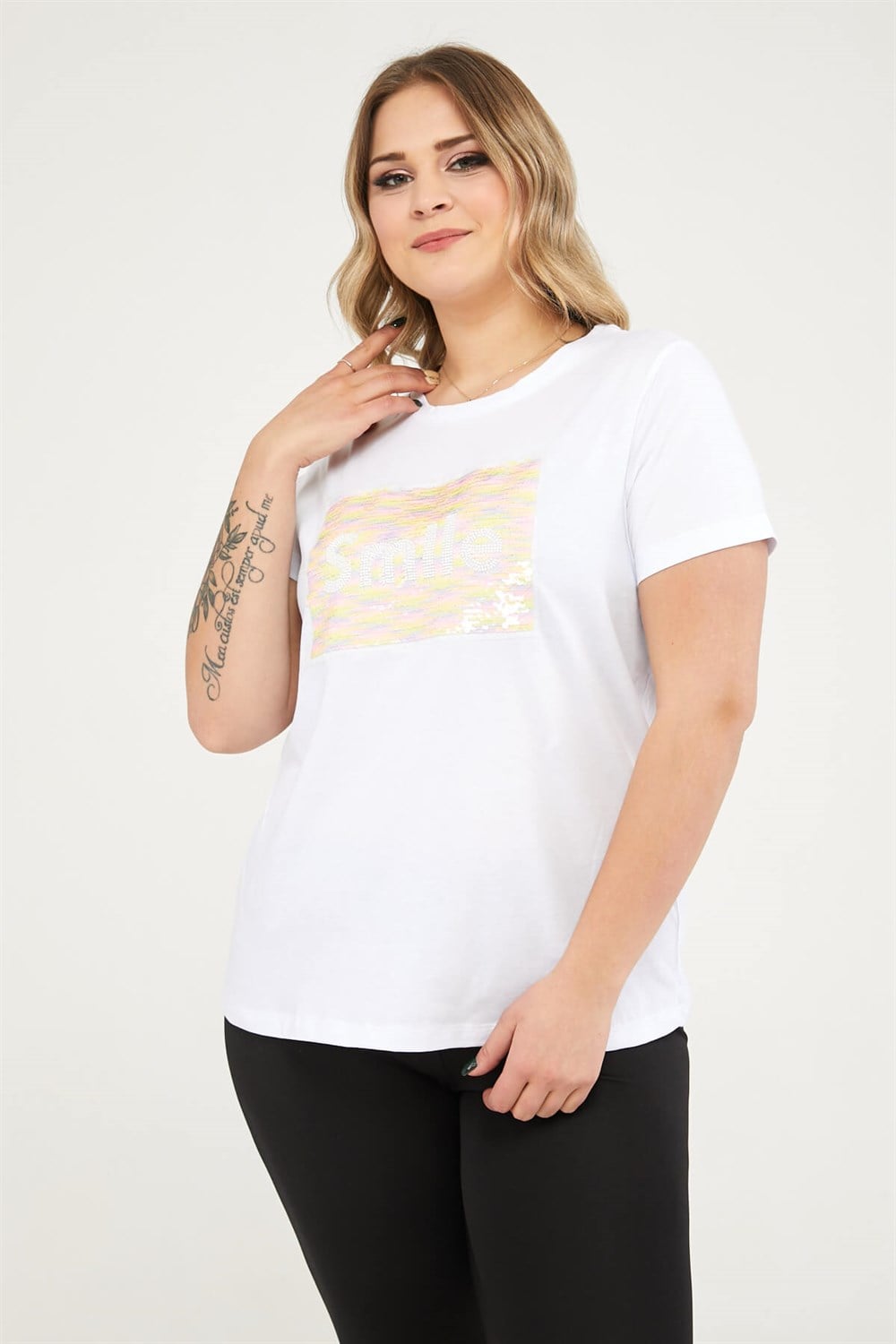 Yuvarlak Yaka Önü Nakışlı Tshirt-BEYAZ
