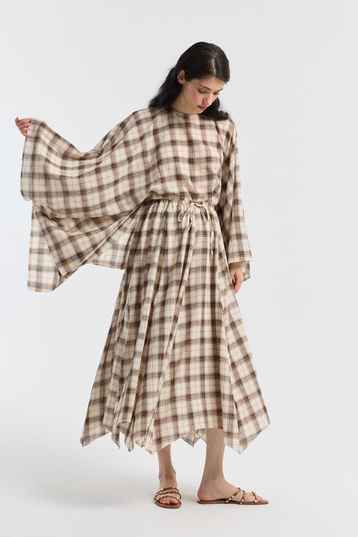 Amara Müslin Ekose Desenli Pelerin Takım - Kahverengi