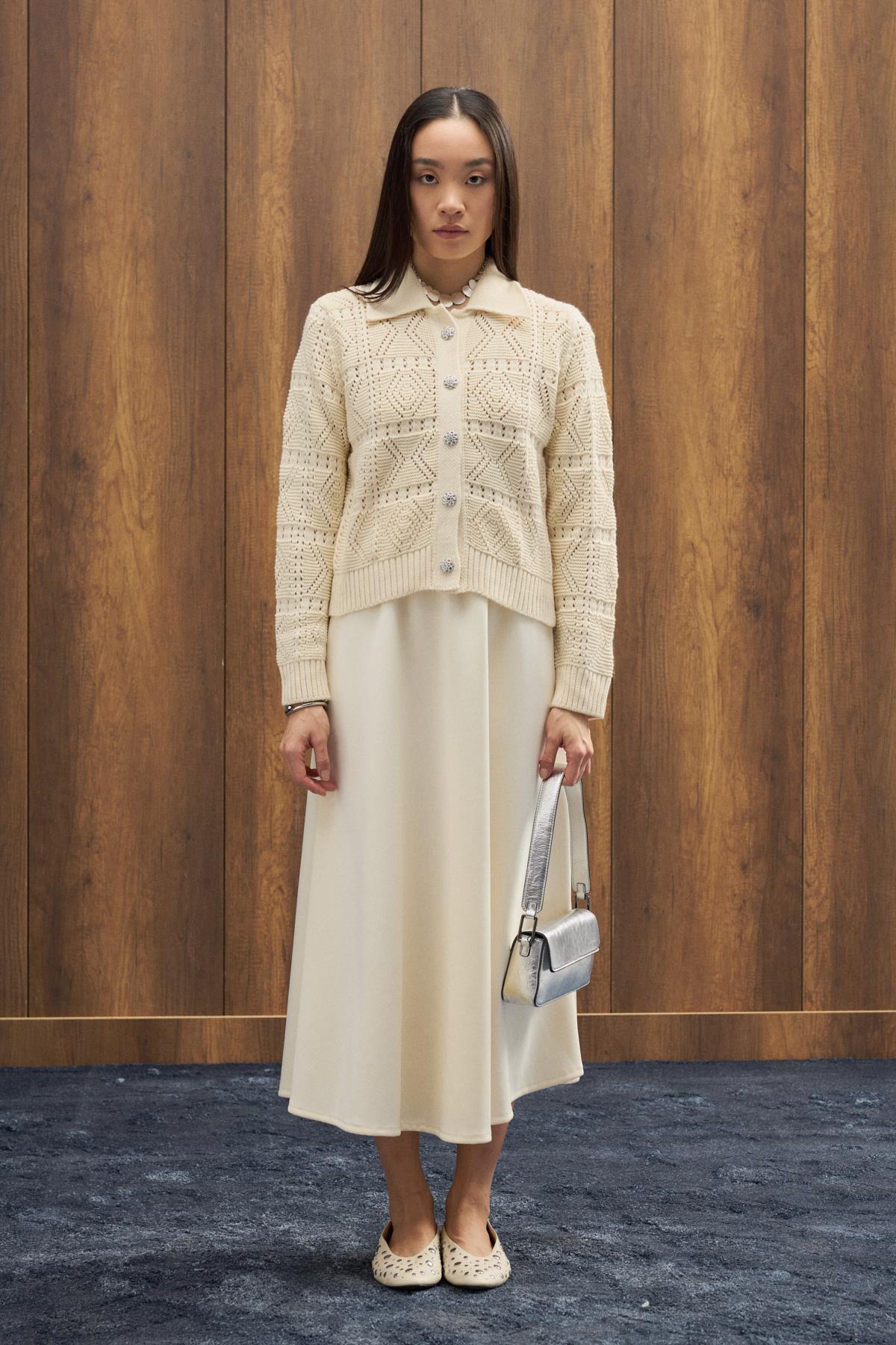 Azur Taşlı Düğmeli Hırka - Bej 