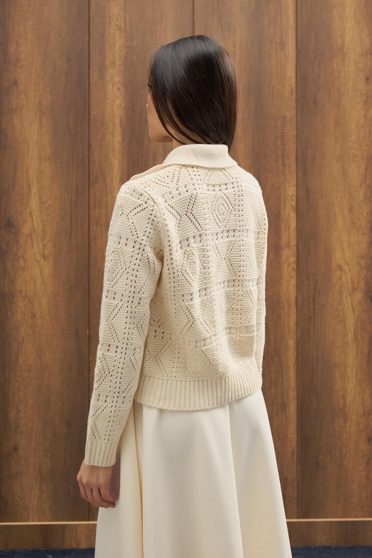 Azur Taşlı Düğmeli Hırka - Bej 