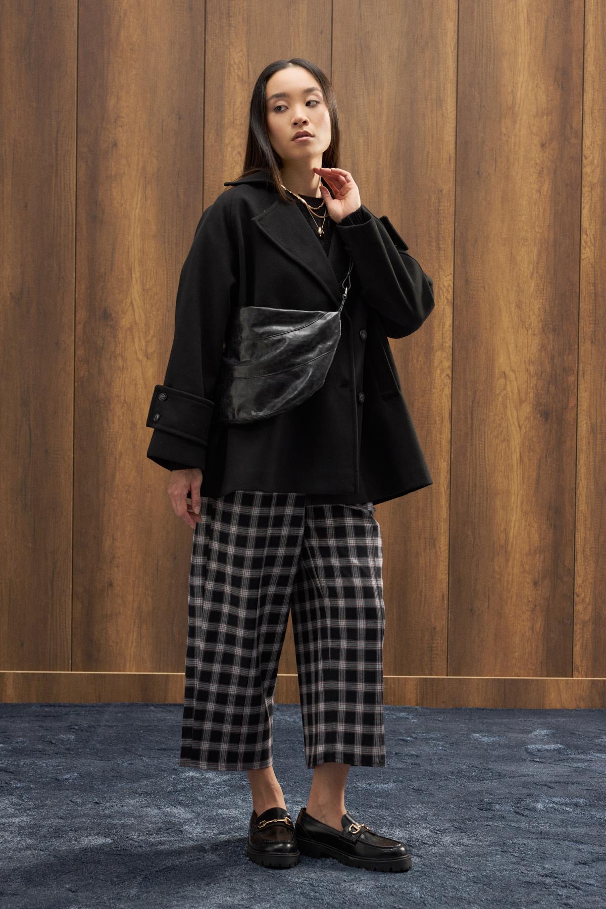 Begonia Kruvaze Kapamalı Kaşe Kaban - Siyah 