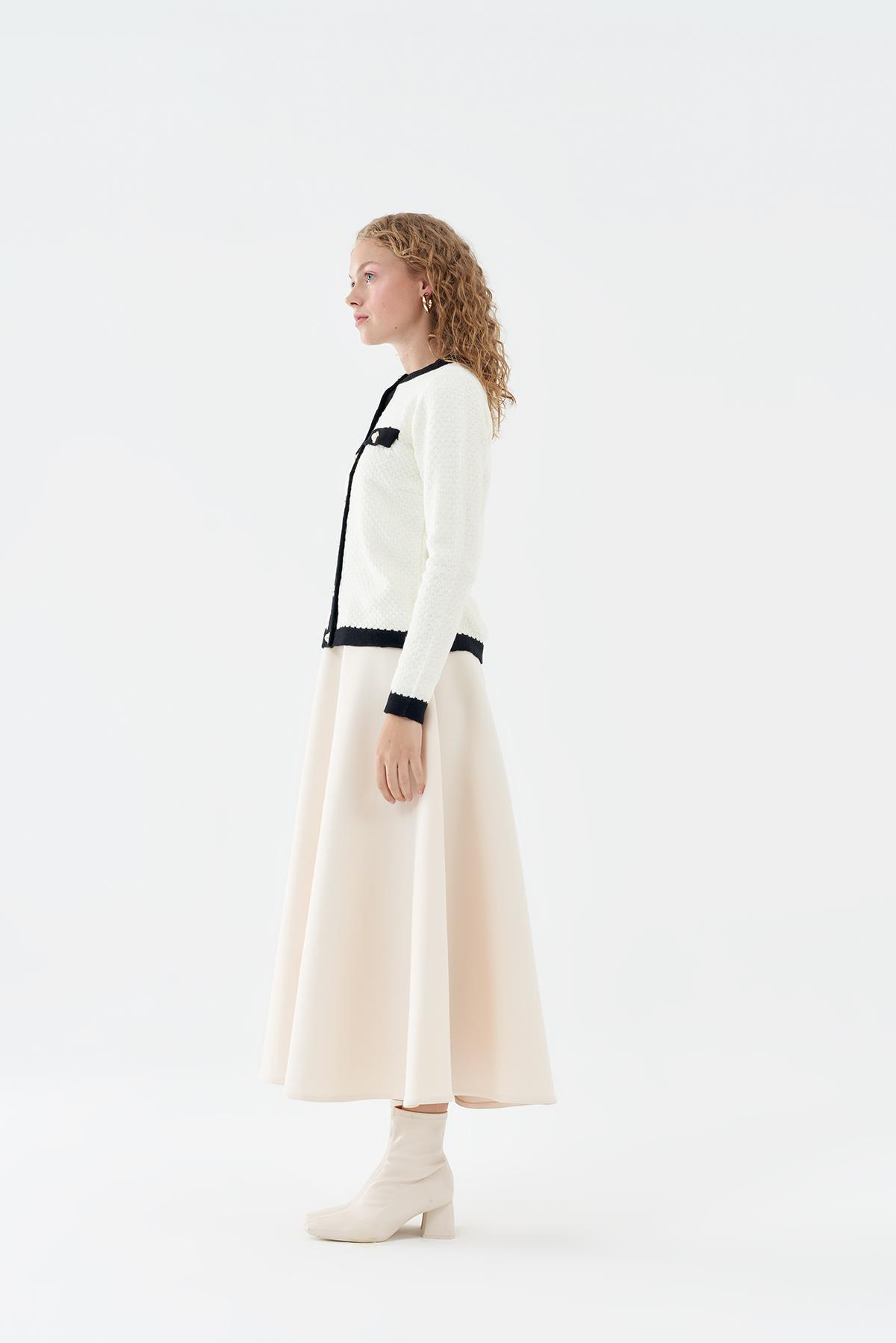 DİVA İNCİ DÜĞME DETAYLI ÖRME HIRKA - BEYAZ