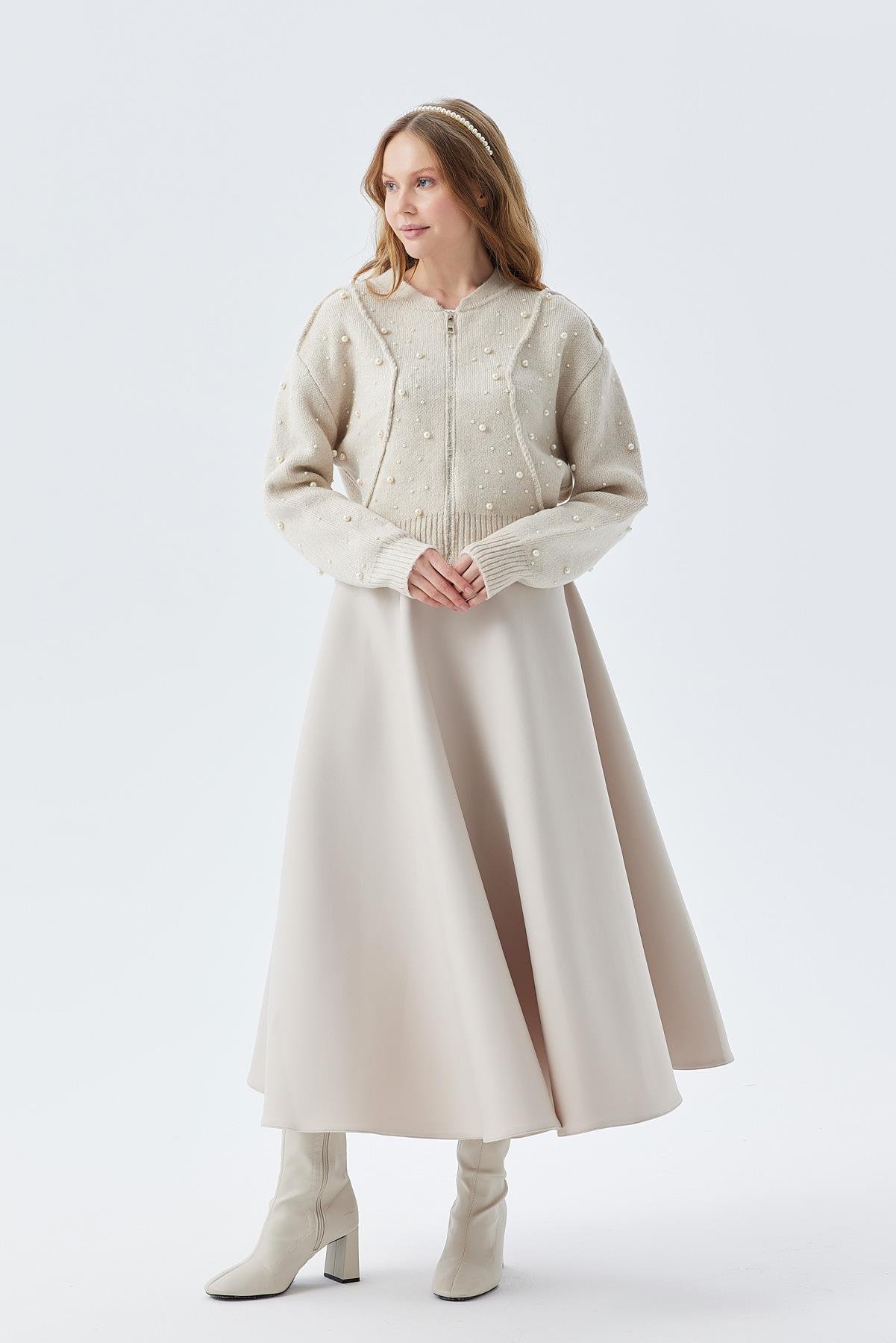 ELİZABETH İNCİ DETAYLI FERMUARLI HIRKA - BEJ