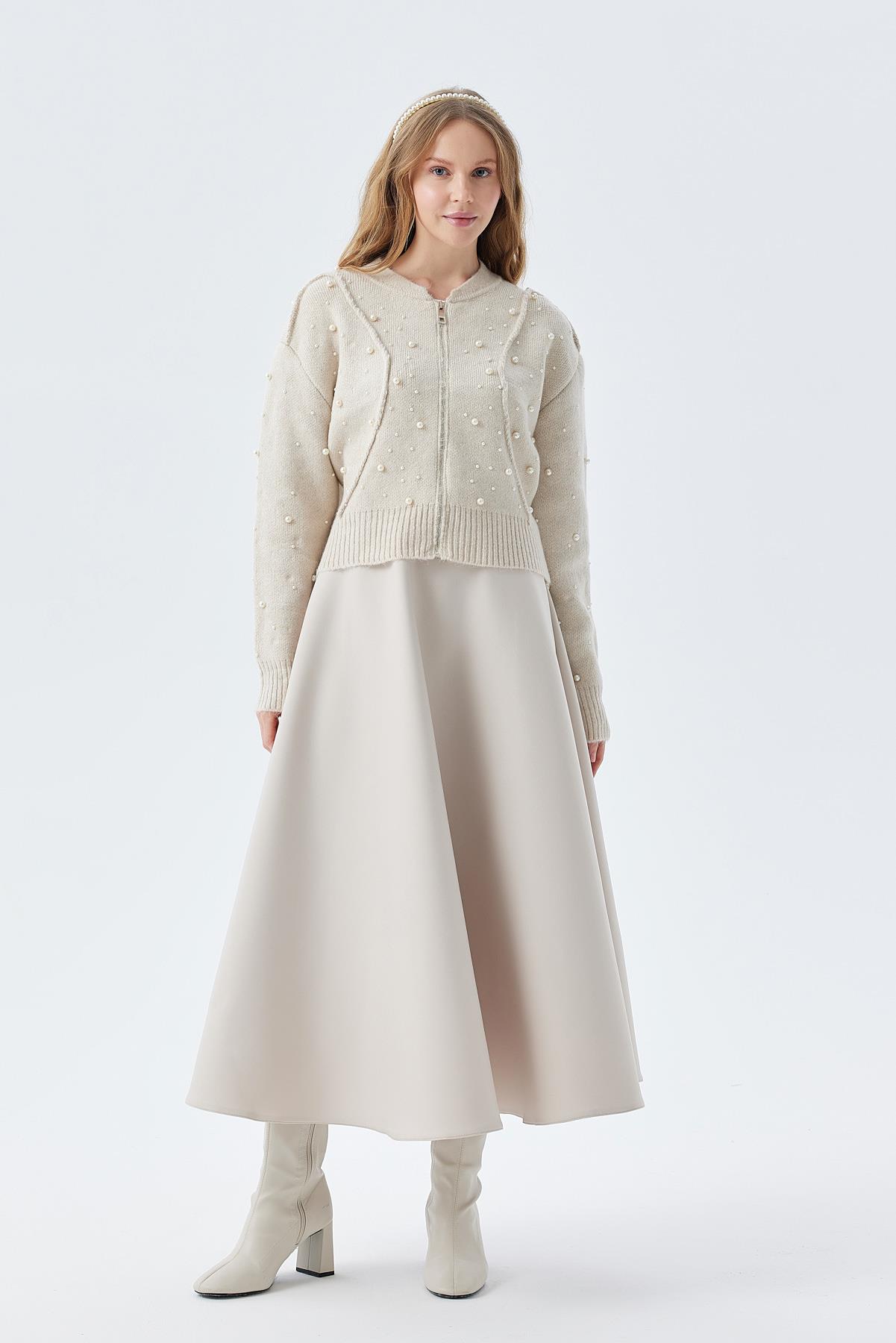 ELİZABETH İNCİ DETAYLI FERMUARLI HIRKA - BEJ