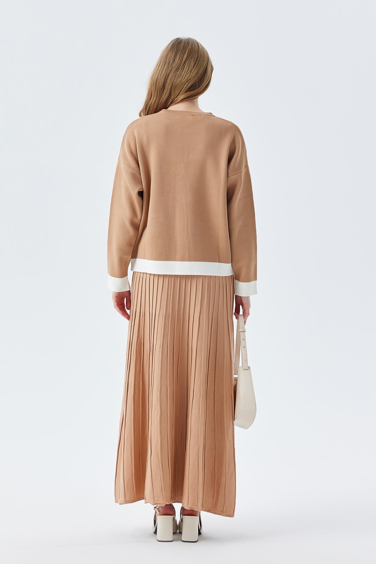 LOREN GOLD DÜĞME DETAYLI ÖRME HIRKA - CAMEL 