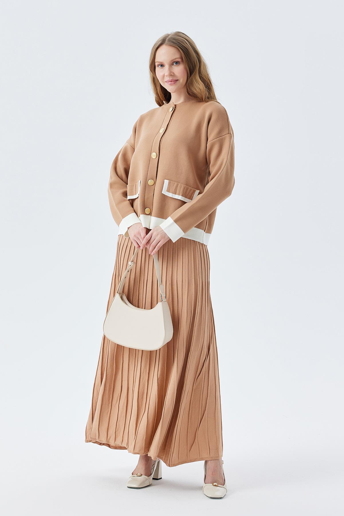 LOREN GOLD DÜĞME DETAYLI ÖRME HIRKA - CAMEL 