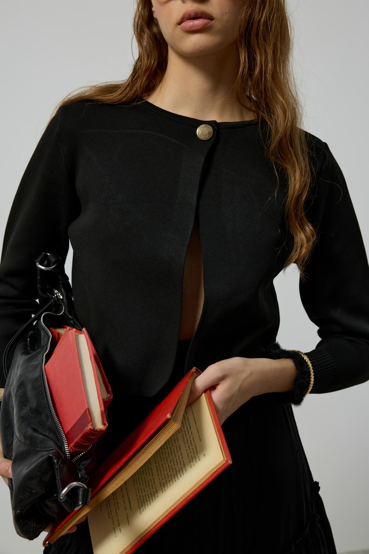 Mercy Fırfırlı Tek Düğmeli Hırka - Siyah