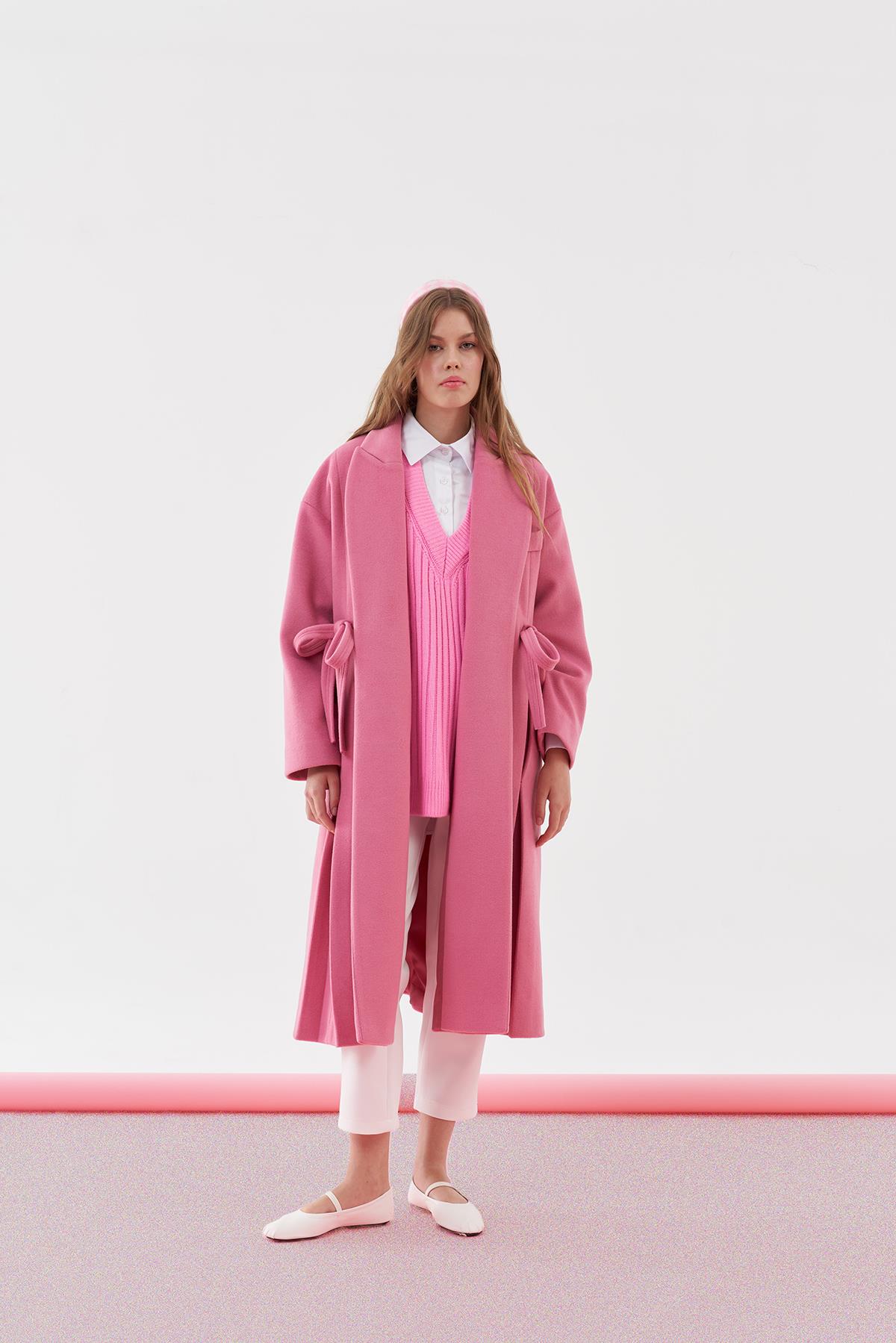 MONA FİYONK DETAYLI KAŞE KABAN - PEMBE