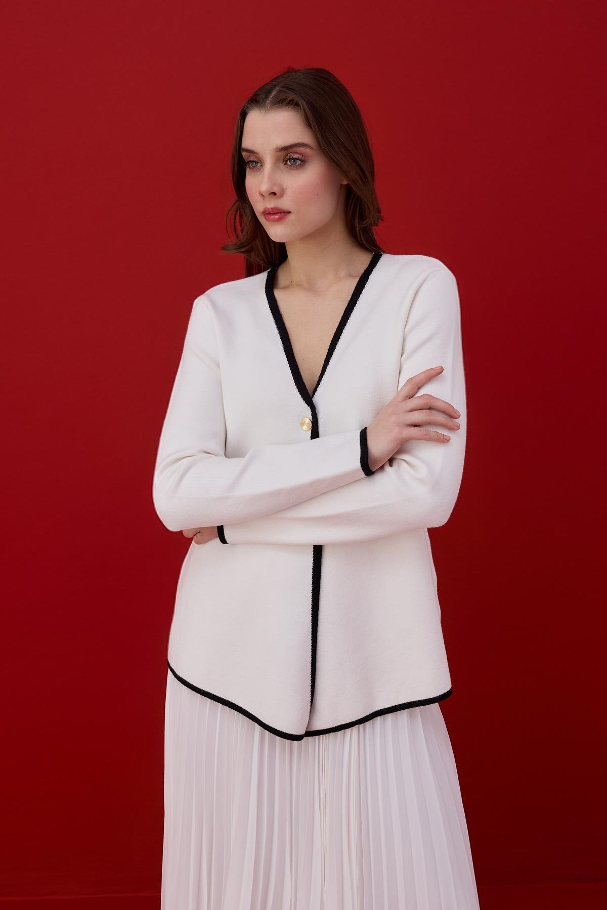 Naomi Tek Düğmeli Triko Hırka- Beyaz