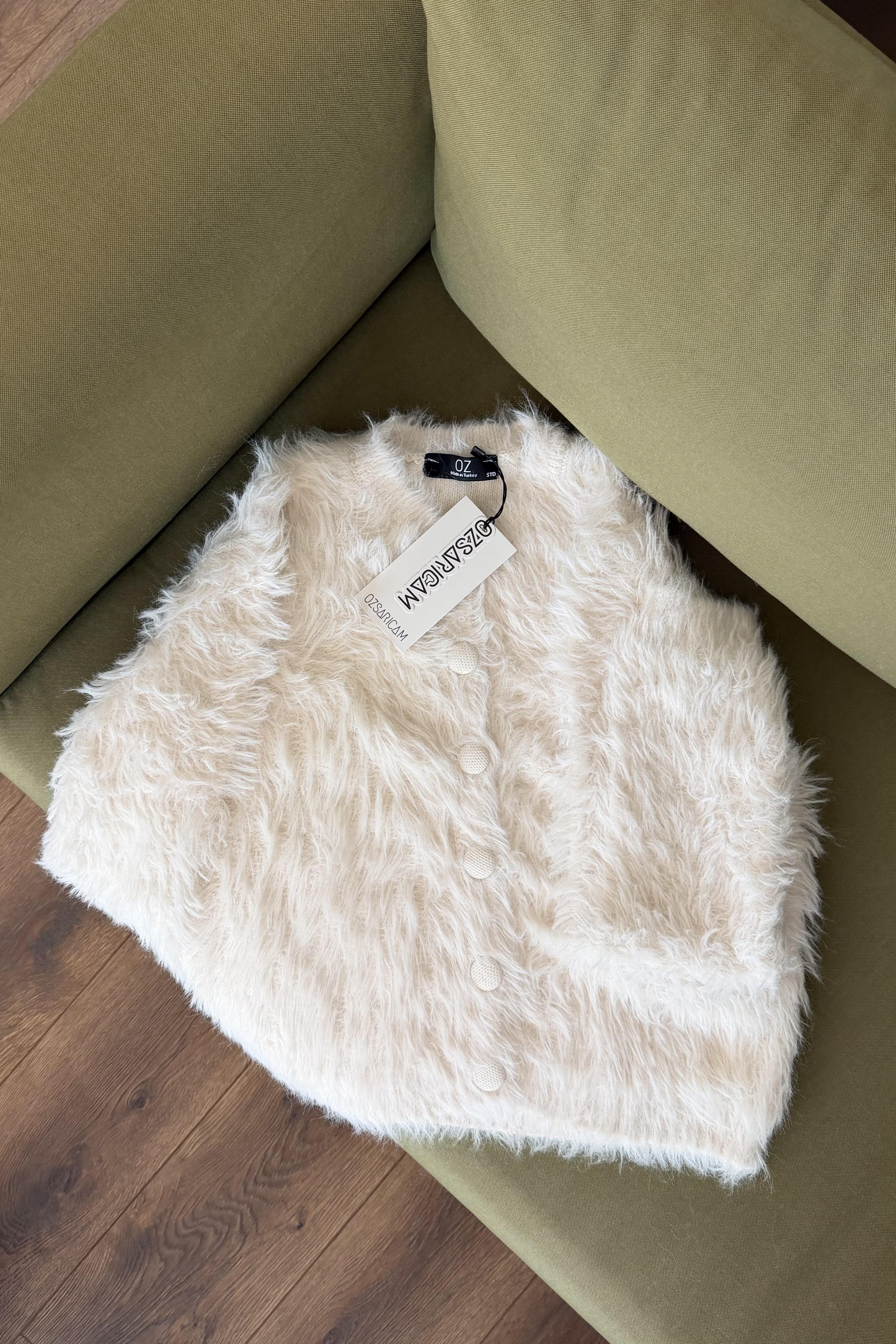 Rosana Kaplama Düğmeli Peluş Hırka - Bej