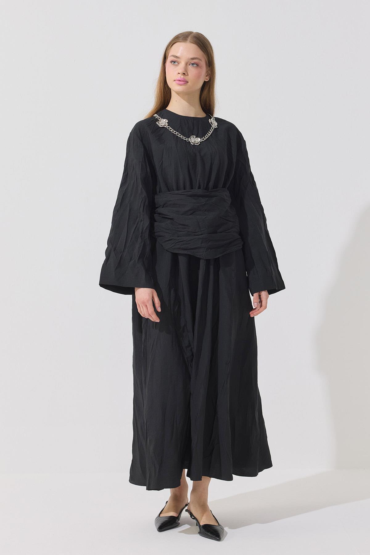 Silvia Kuşak Kemerli Pilili Elbise- Siyah