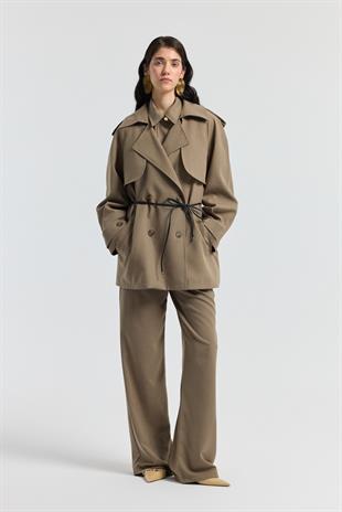 Aller Detaylı Deri Kemerli Trenç - Vizon