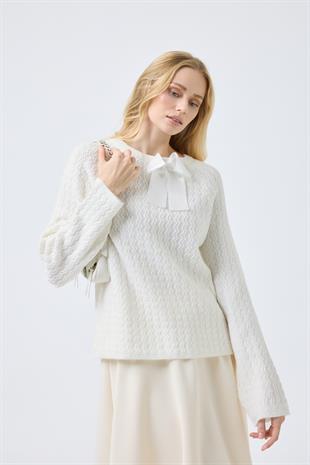 Angelina Fiyonklu Kazak - Beyaz