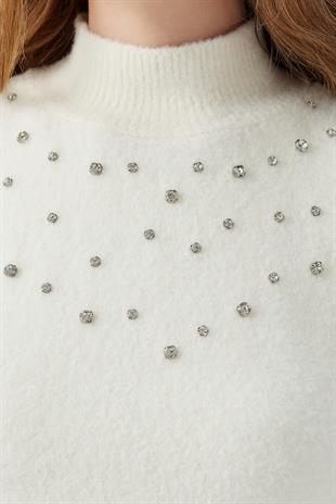 BELİNDA TAŞ İŞLEMELİ YUMOŞ KAZAK - EKRU