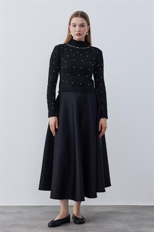 Brianna İnci İşlemeli Yaka Taşlı Kazak - Siyah