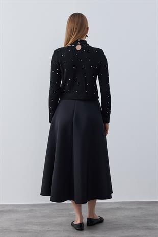 Brianna İnci İşlemeli Yaka Taşlı Kazak - Siyah