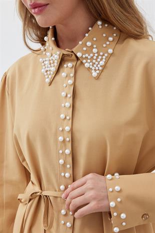 JULİA İNCİ DETAYLI GÖMLEK - CAMEL