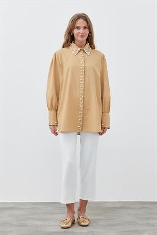 JULİA İNCİ DETAYLI GÖMLEK - CAMEL