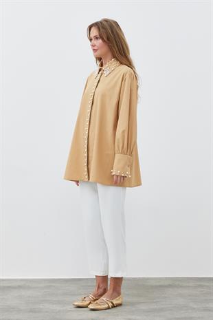 JULİA İNCİ DETAYLI GÖMLEK - CAMEL