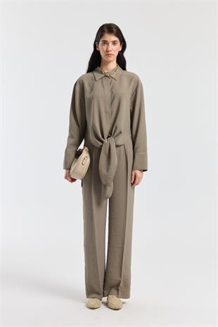 Liliya Önden Bağlamalı Pile Detaylı Takım - Vizon