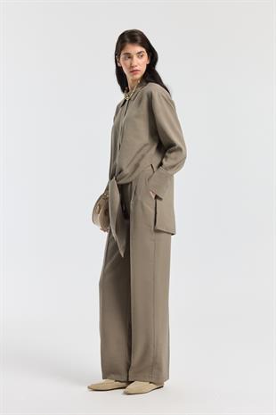 Liliya Önden Bağlamalı Pile Detaylı Takım - Vizon