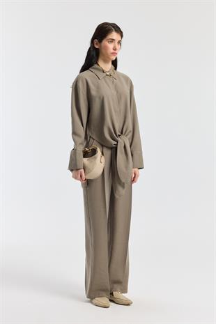 Liliya Önden Bağlamalı Pile Detaylı Takım - Vizon