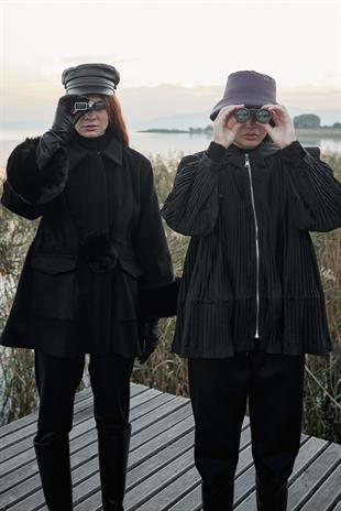 Madeline Pilise Detaylı Yağmurluk- Siyah