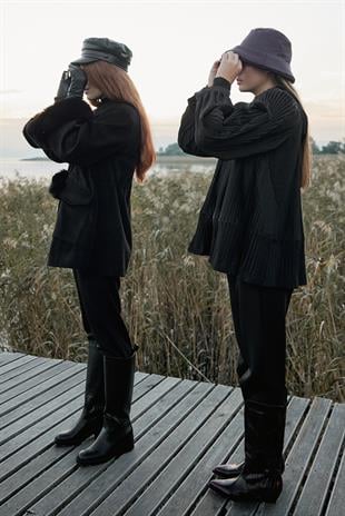 Madeline Pilise Detaylı Yağmurluk- Siyah