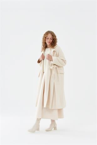 MONA FİYONK DETAYLI KAŞE KABAN - EKRU