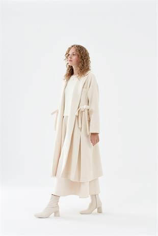 MONA FİYONK DETAYLI KAŞE KABAN - EKRU