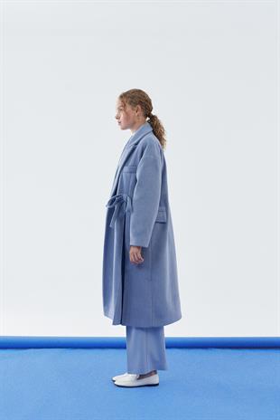 MONA FİYONK DETAYLI KAŞE KABAN - MAVİ