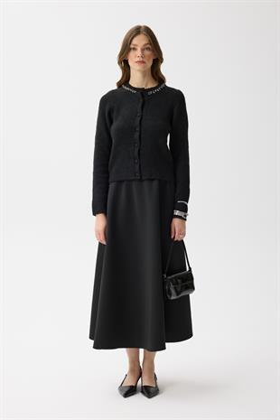 Victoria Yaka Taşlı Yünlü Hırka - Siyah 