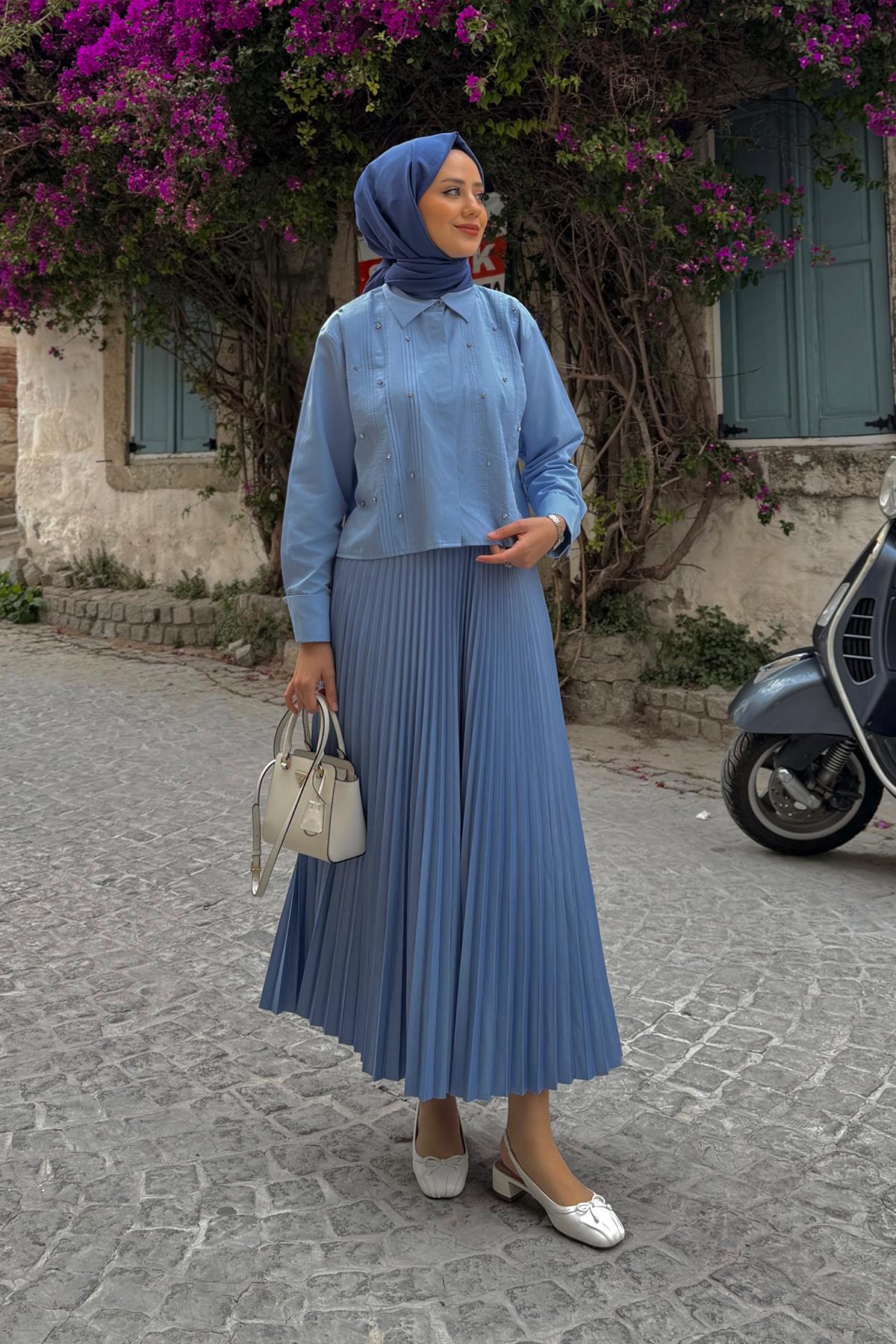 Aybüke'nin Jasmin Taş Detaylı Nervürlü Gömlek ve Sind Etek Kombini