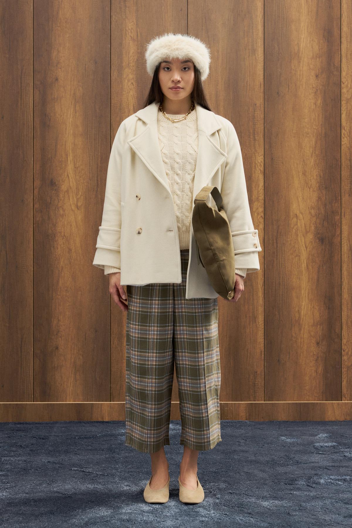 Begonia Kruvaze Kapamalı Kaşe Kaban - Ekru