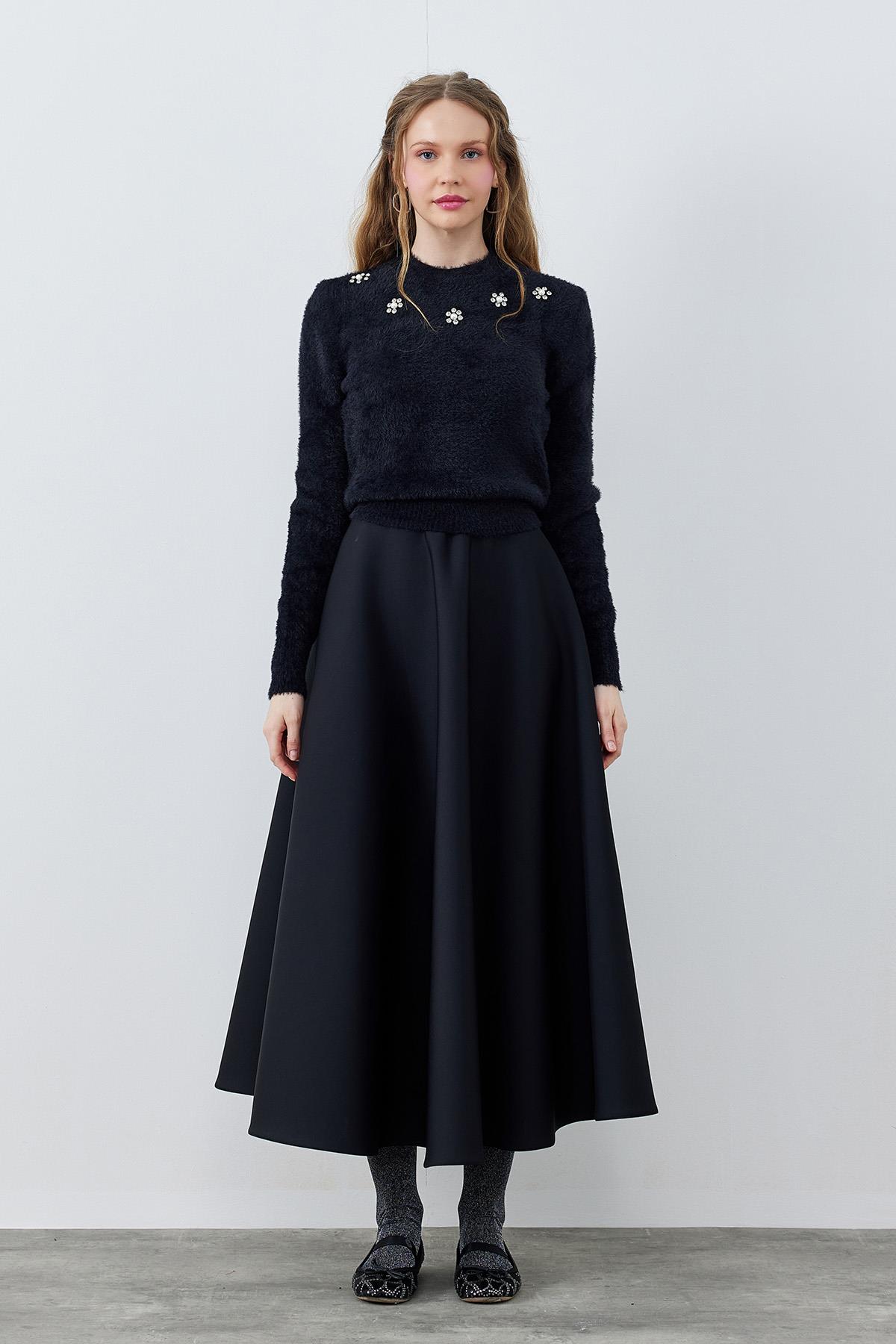 DİSNEY ÇİÇEK TAŞ İŞLEMELİ PELUŞ KAZAK - SİYAH 